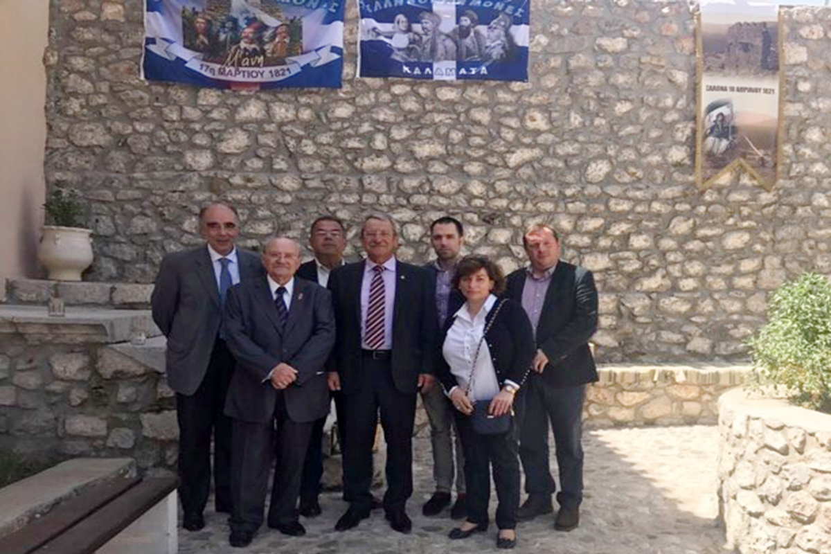 Αναμνηστική φωτογραφία των μελών της Ε.Φ.Μ